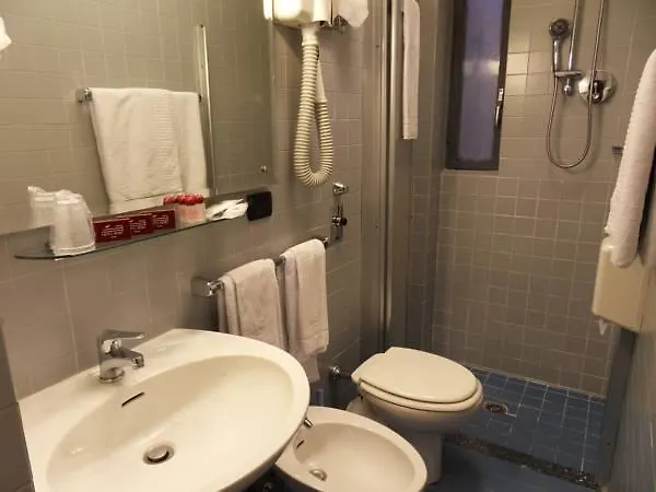 Hotel Roxy Milan 3*,  Italy